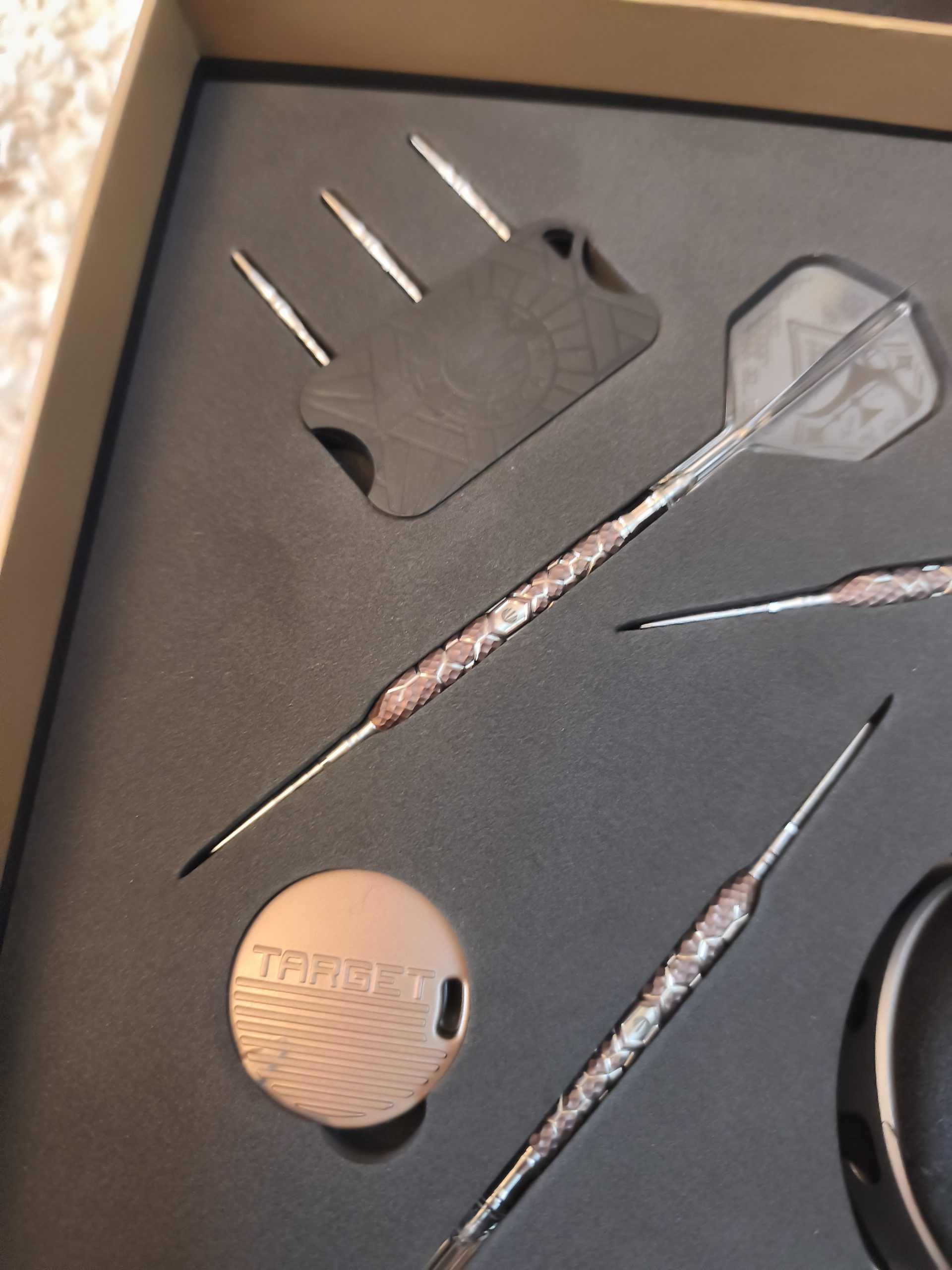Target Japan Fable Limited Edition 95% Tungsten 23g Darts Set - Image 8